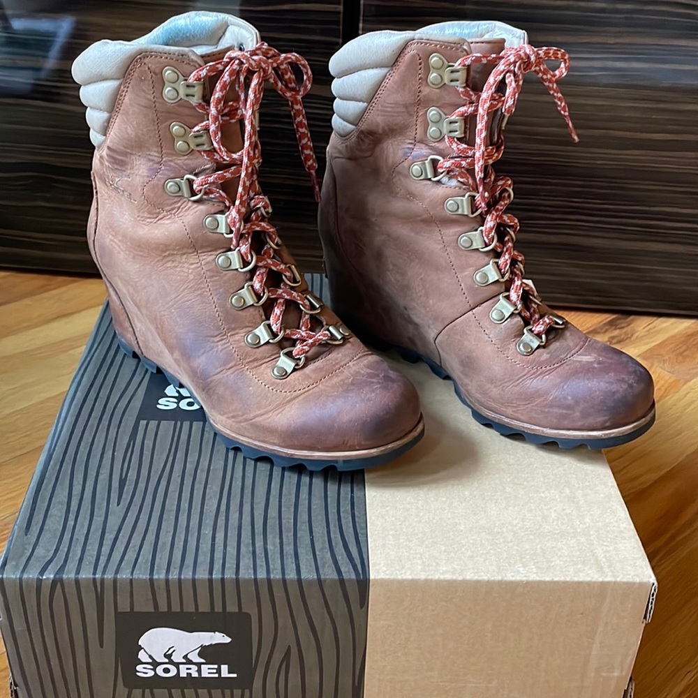 Sorel Conquest Wedge Boot - classy, warm, waterproof and cute wedge “hikers”